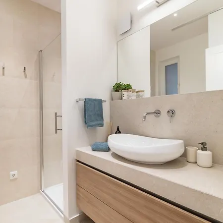 Seaway Balcony & Sea View *