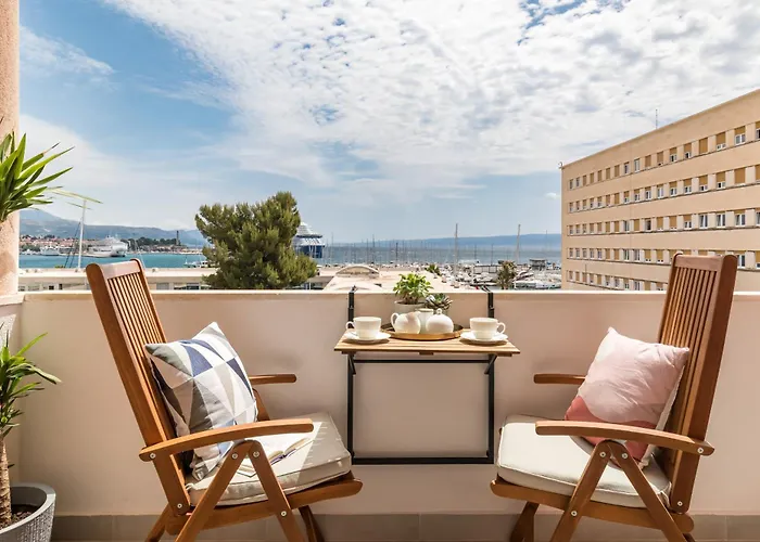 Seaway Balcony & Sea View Split
