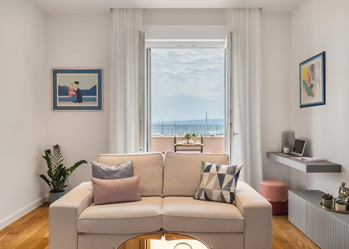 Seaway Balcony & Sea View Split